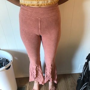 T PARTY SIZE SMALL FLARE LEGGINGS SIZE SMALL